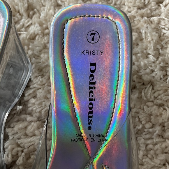 Delicious brand silver and clear acrylic platform sandals - size 7 - Picture 3 of 8